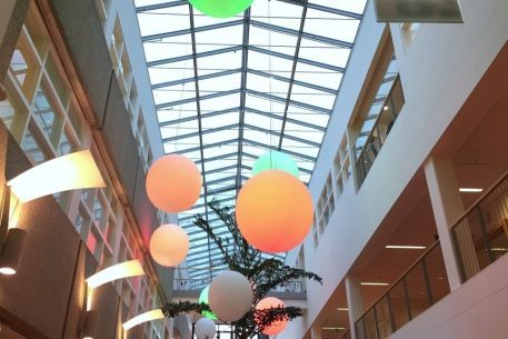 Zonwerende raamfolie in het Gelre ziekenhuis in Apeldoorn