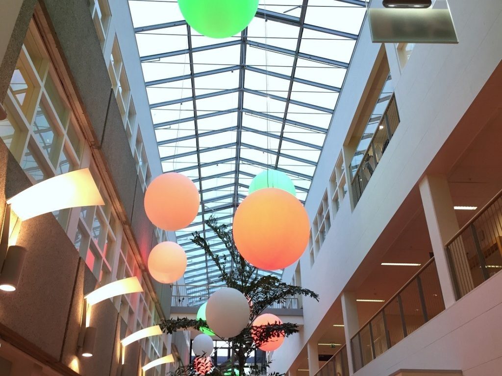 Zonwerende raamfolie in het Gelre ziekenhuis in Apeldoorn